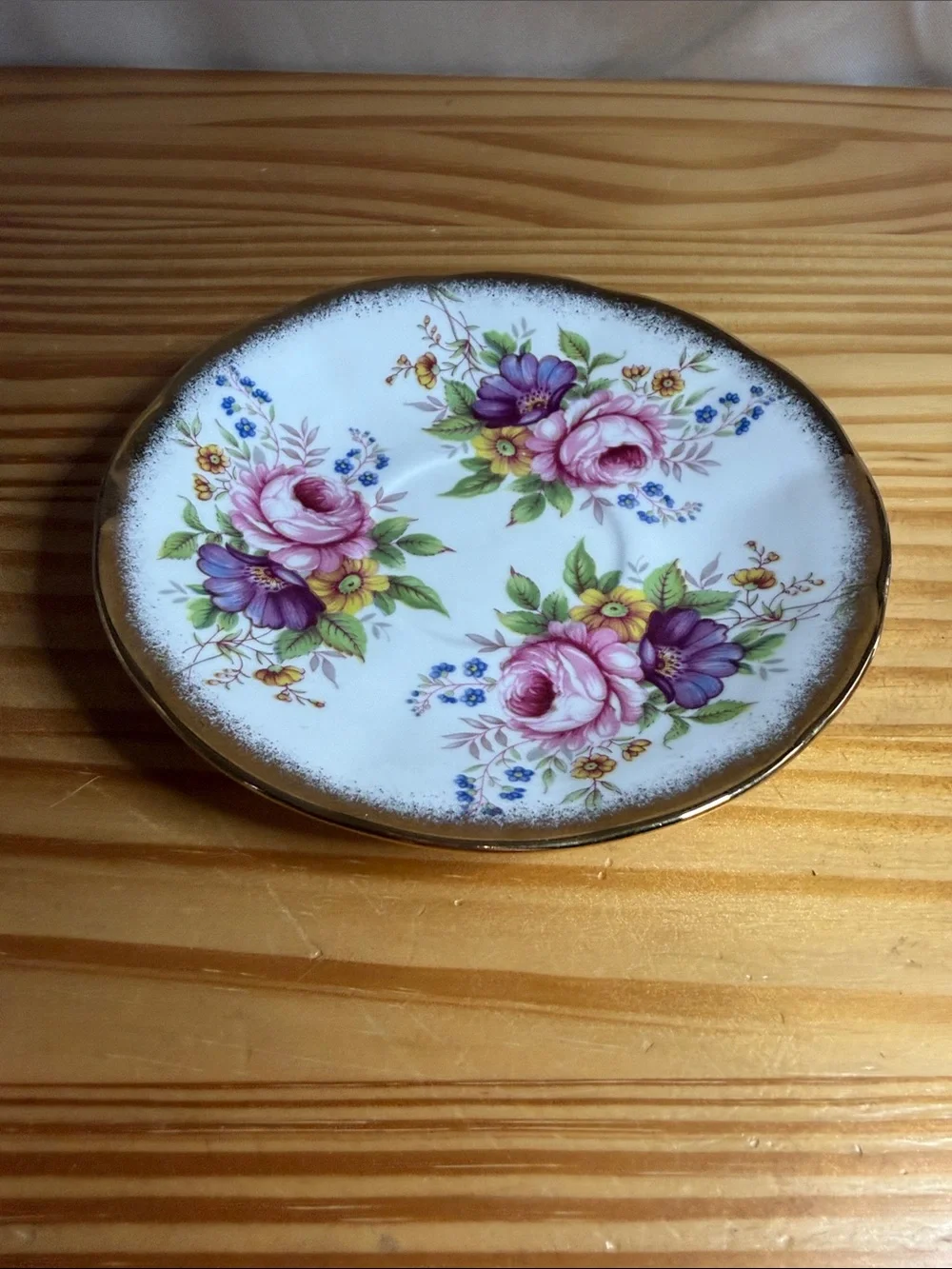 Vintage Elizabethan Fine Bone China Teacup & Saucer Jacobean Pattern